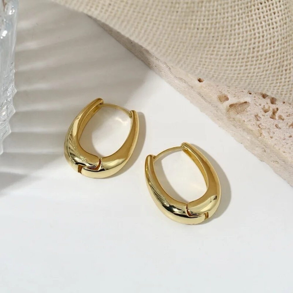 Trendy Oval Geometric Earrings in Gold & Silver Color - Picture 7 of 9